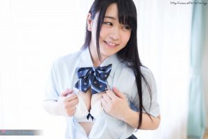 Girl shows tits